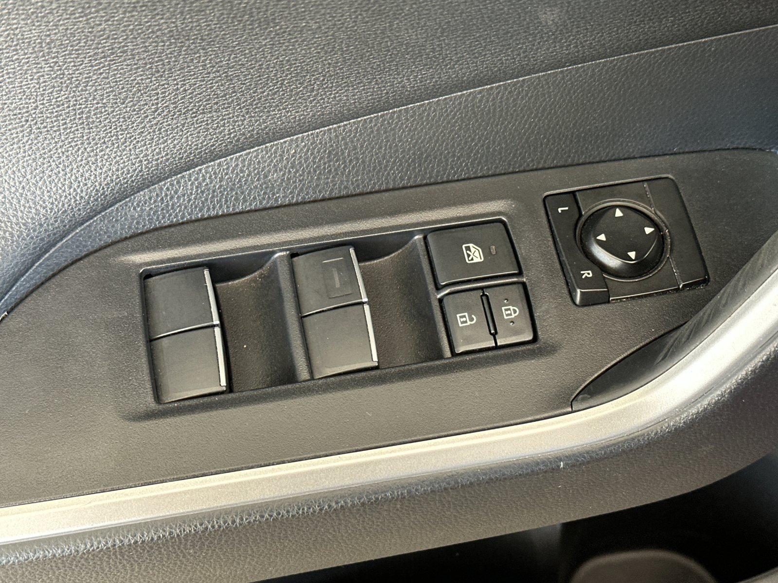 Used 2021 Toyota RAV4 XSE w/ Weather Package AWD/4WD image 11