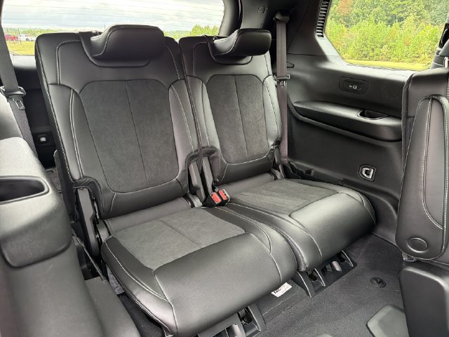 Used 2025 Jeep Grand Cherokee L Altitude AWD/4WD image 18