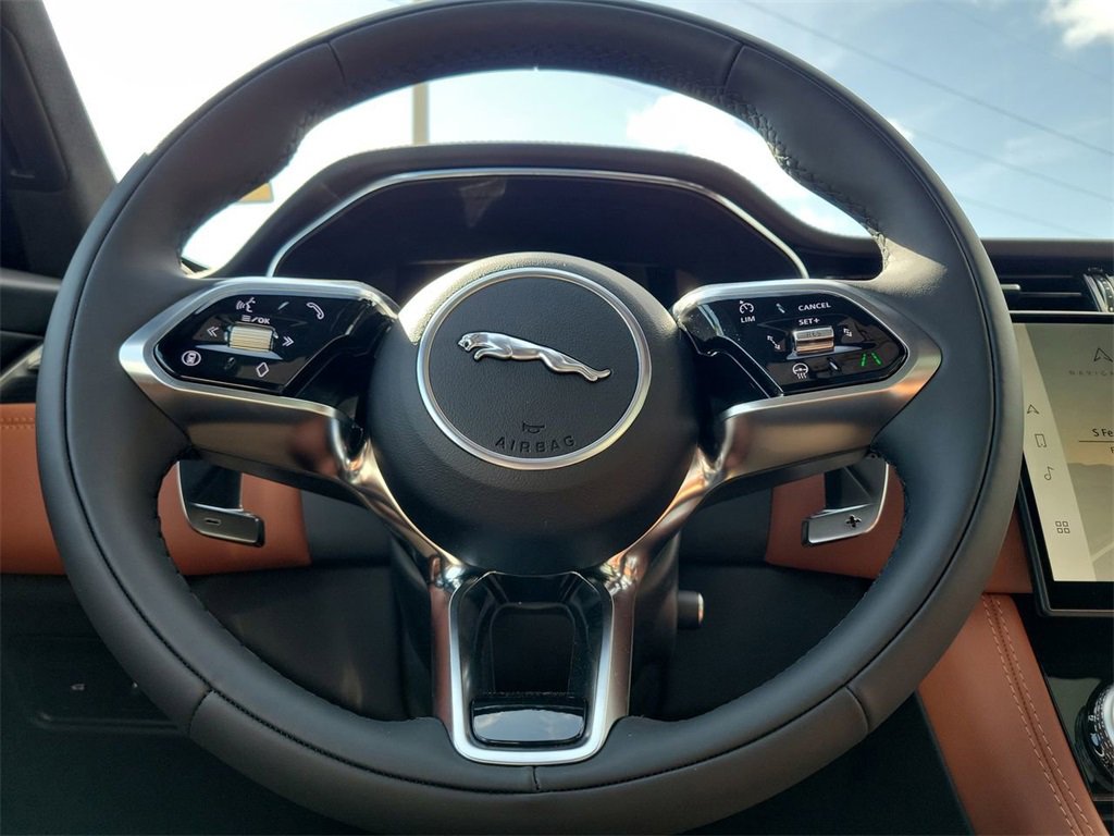 Used 2026 Jaguar F-PACE R-Dynamic S image 29