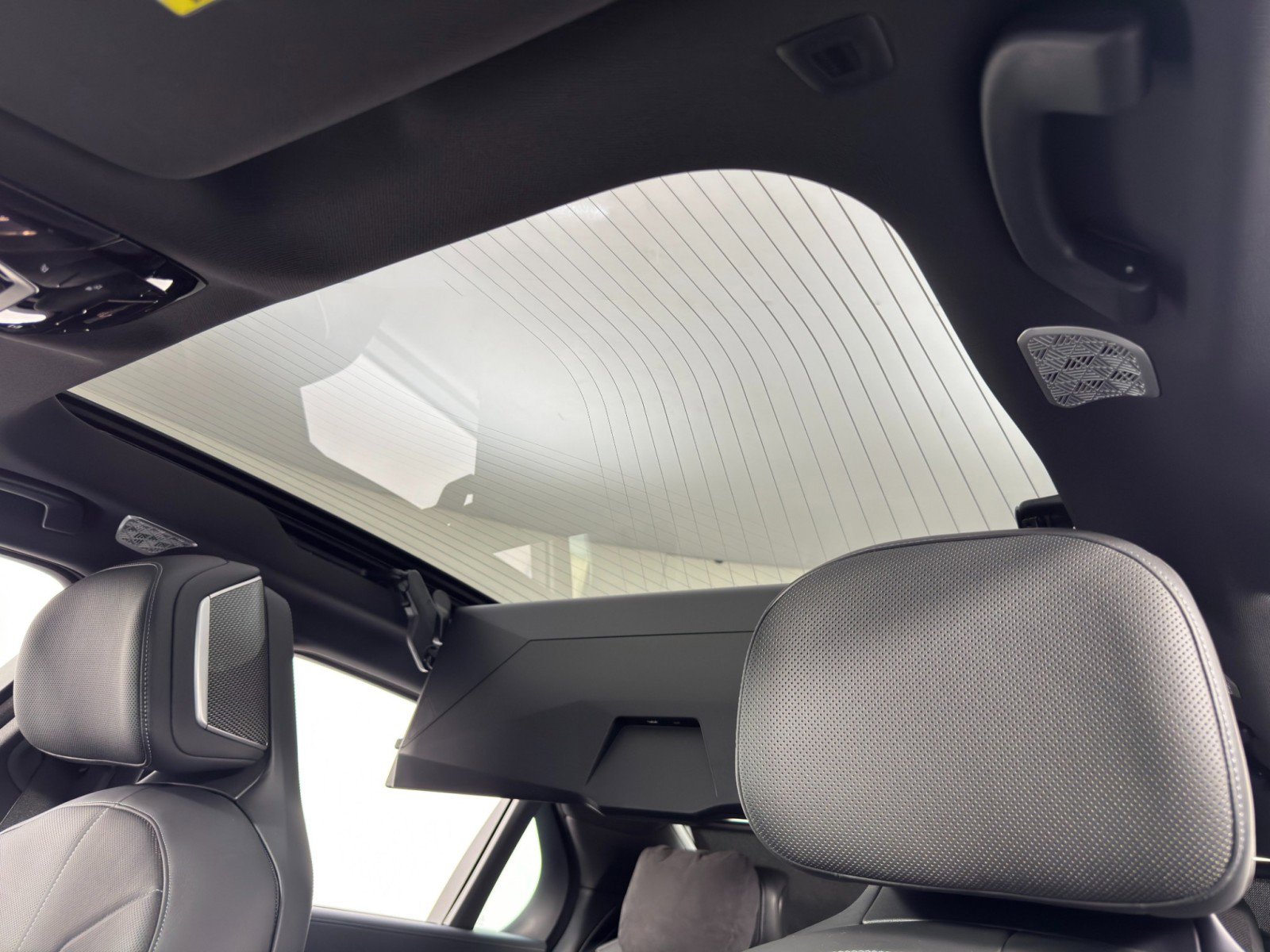 Used 2023 BMW i7 xDrive60 w/ Parking Assistance Package image 12