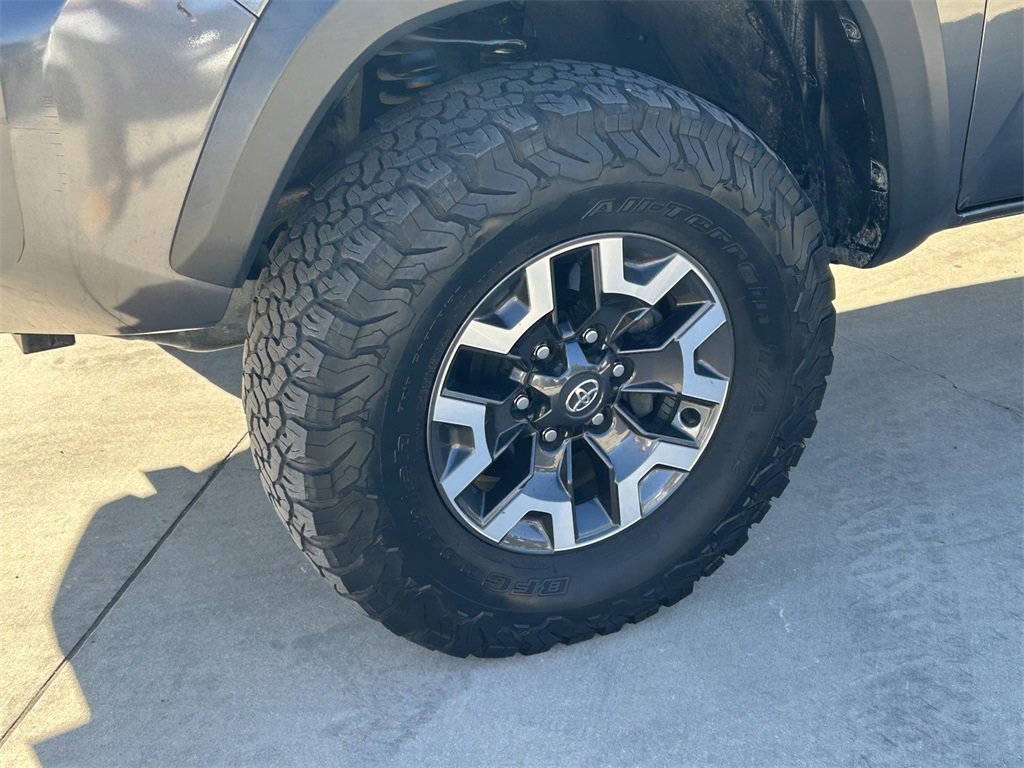 Used 2021 Toyota Tacoma TRD Off-Road image 9
