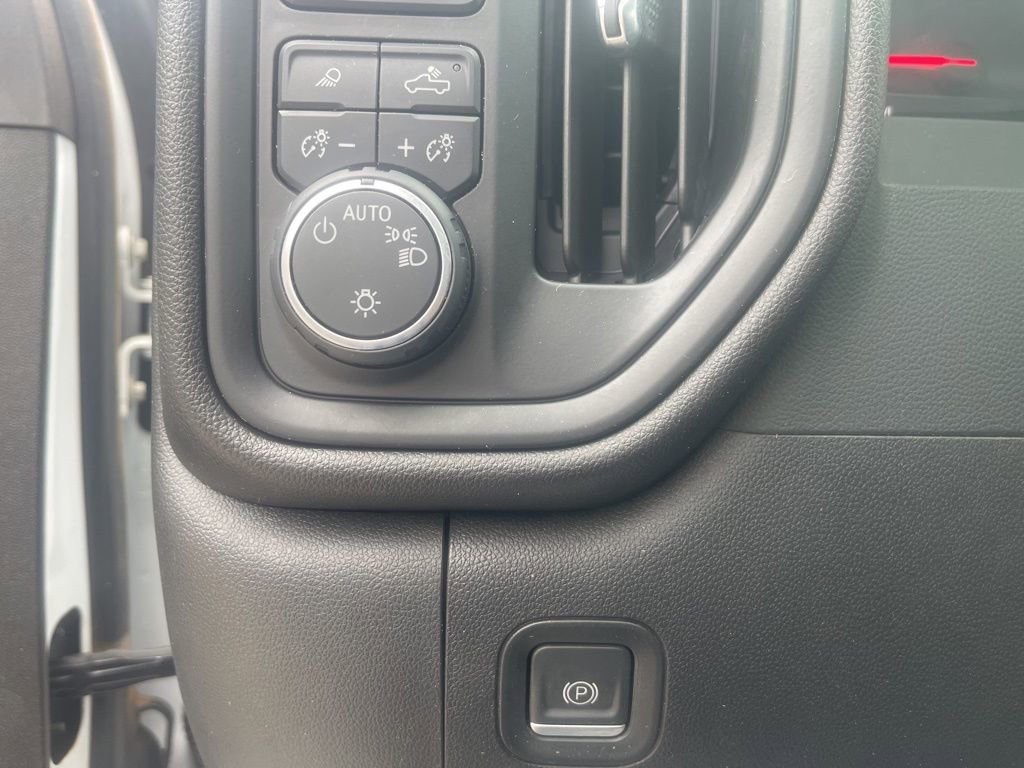 Used 2024 Chevrolet Silverado 2500 Custom w/ Custom Value Package image 27