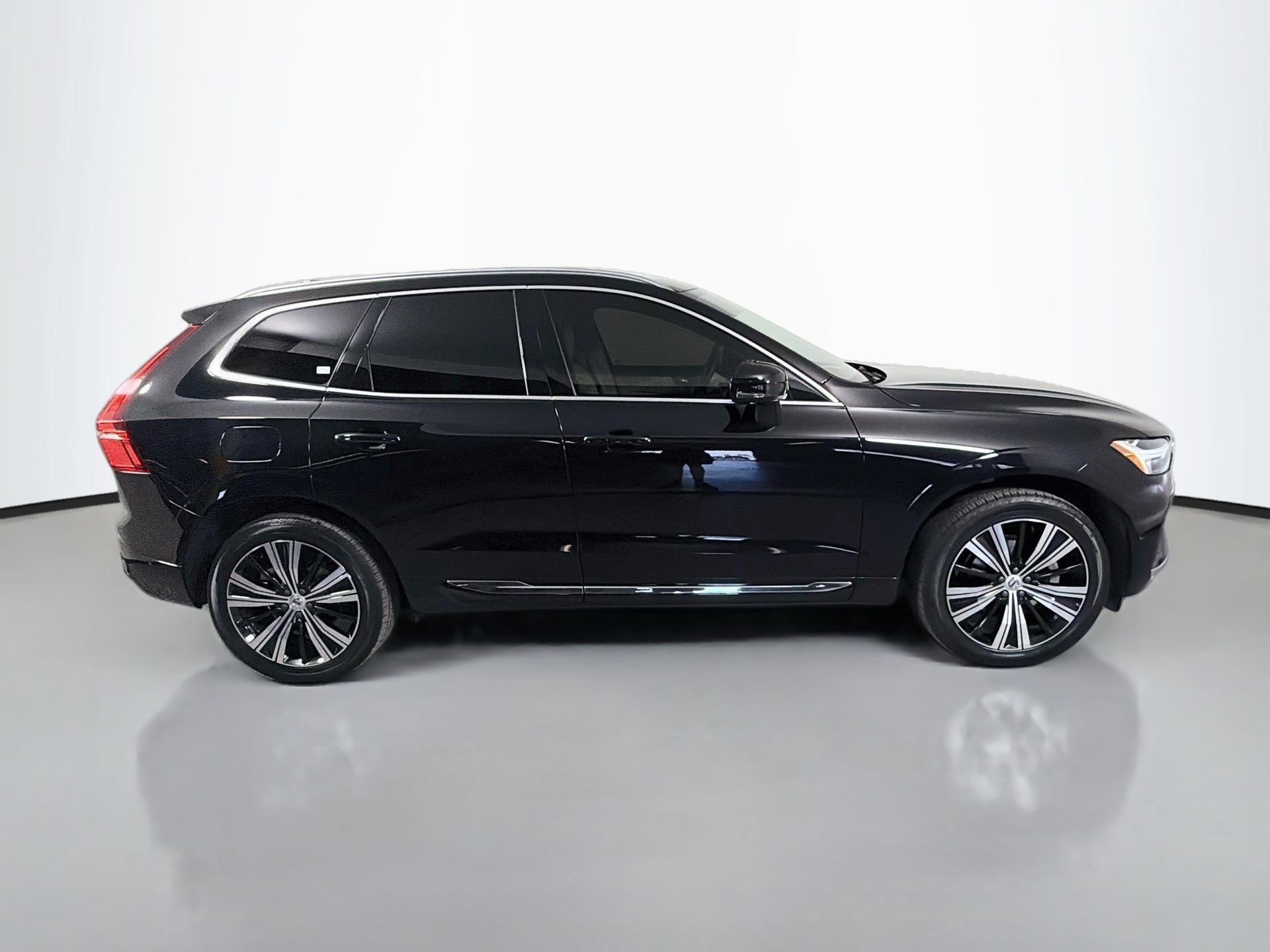 Certified 2023 Volvo XC60 B5 Plus w/ Protection Package Premier FWD image 5