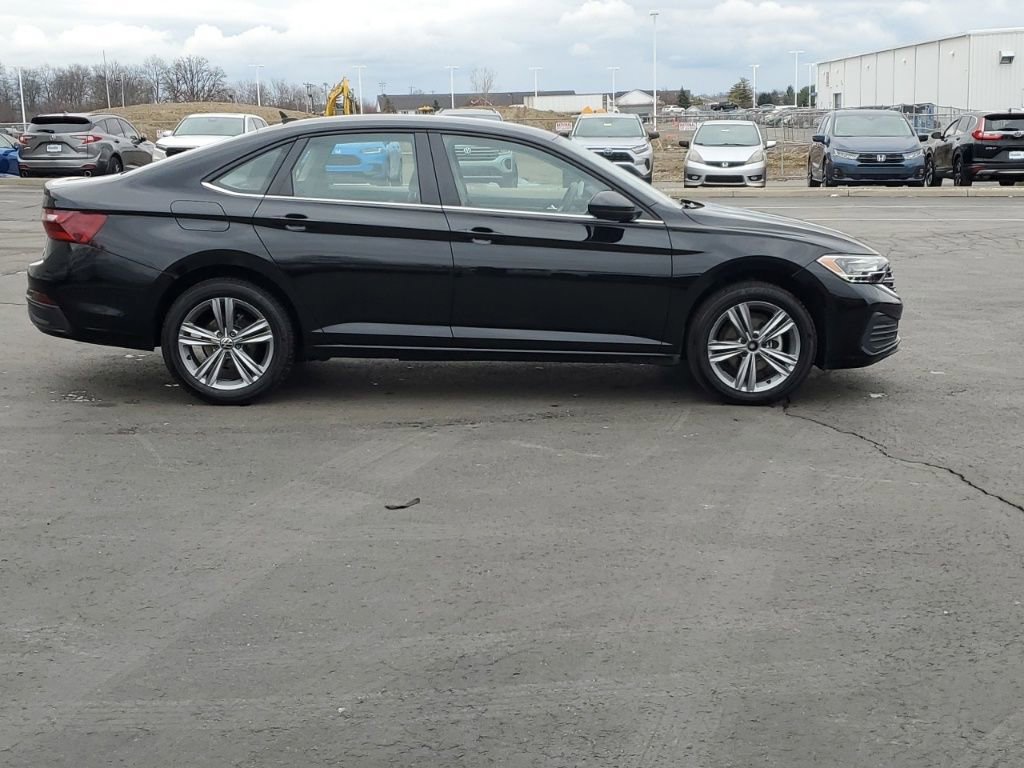 Used 2024 Volkswagen Jetta SE image 10