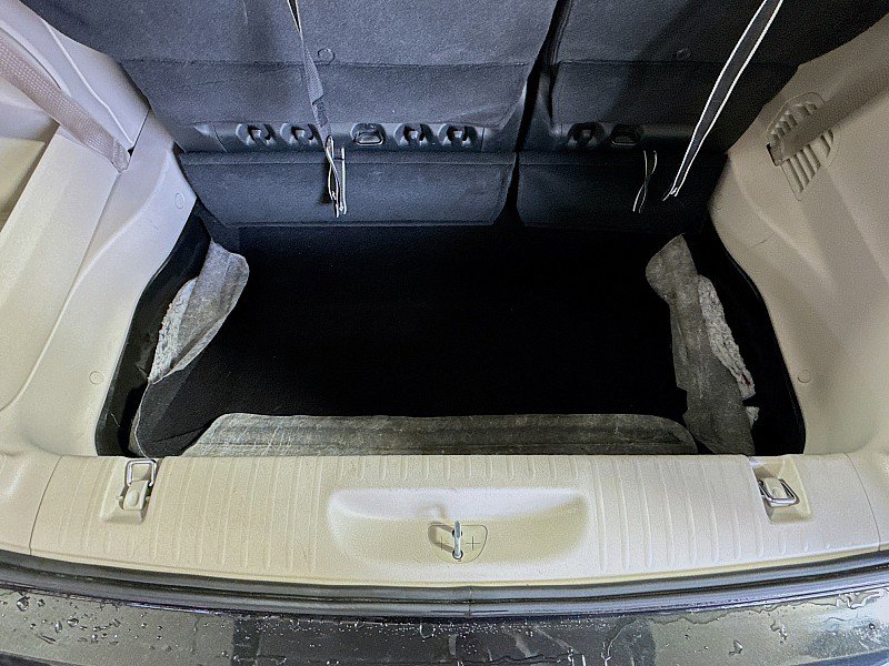 Used 2023 Chrysler Voyager LX image 25