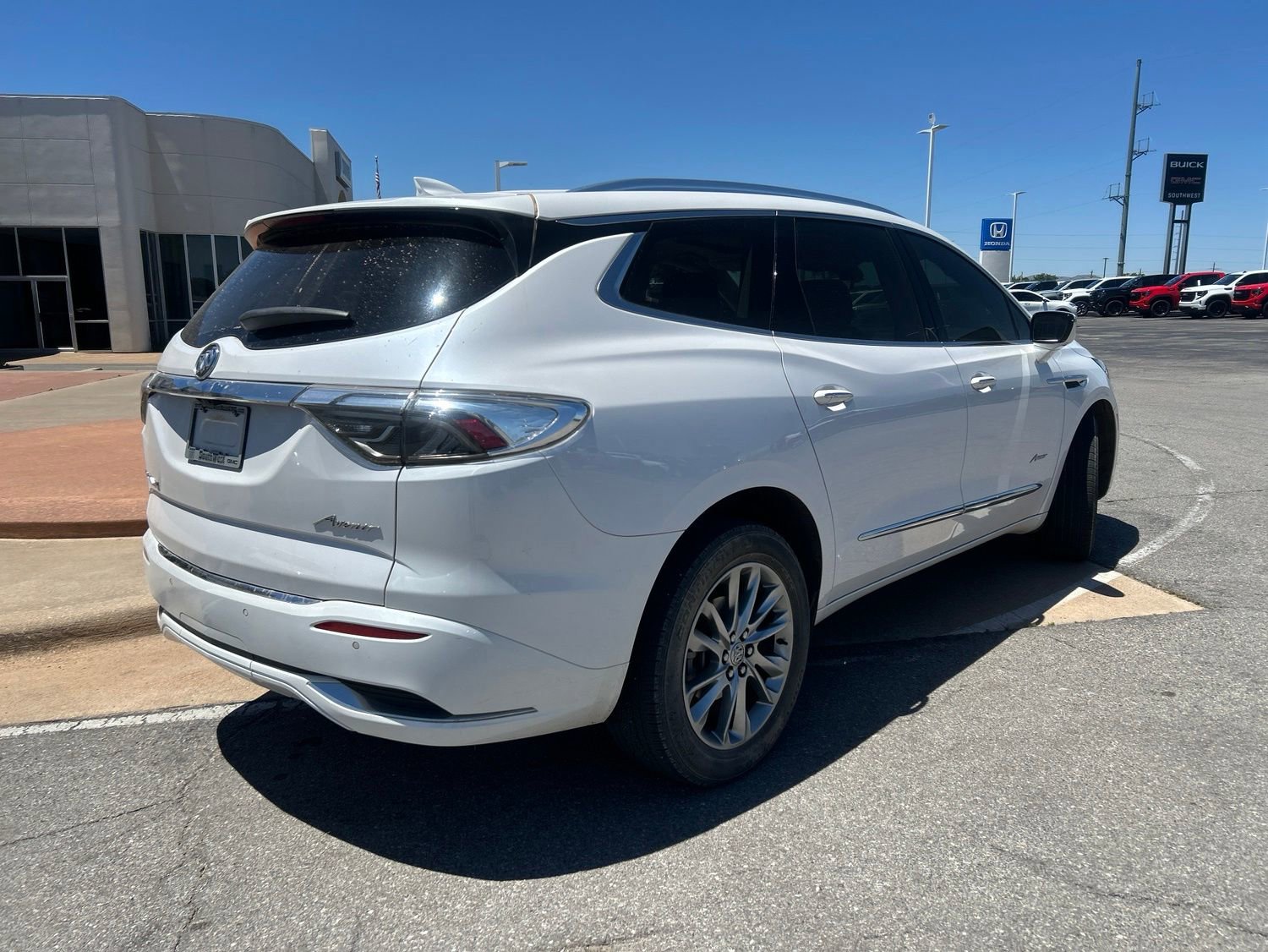 Used 2023 Buick Enclave Avenir w/ Avenir Technology Package FWD image 5