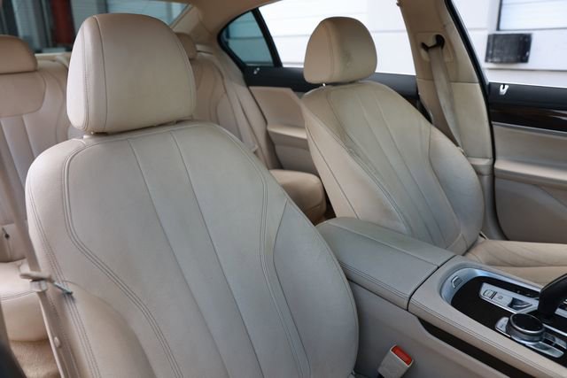 Used 2018 BMW 740i image 19