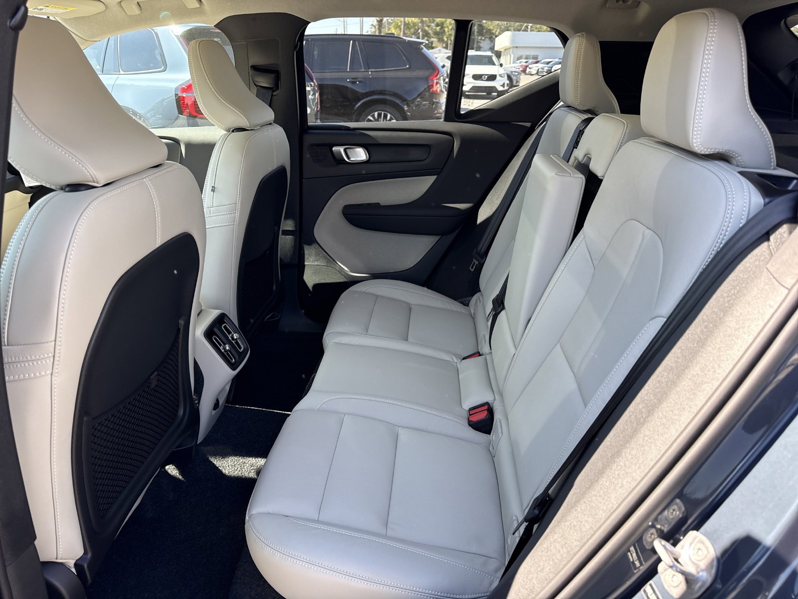 New 2026 Volvo XC40 B5 Ultra w/ Protection Package Premier AWD/4WD image 13