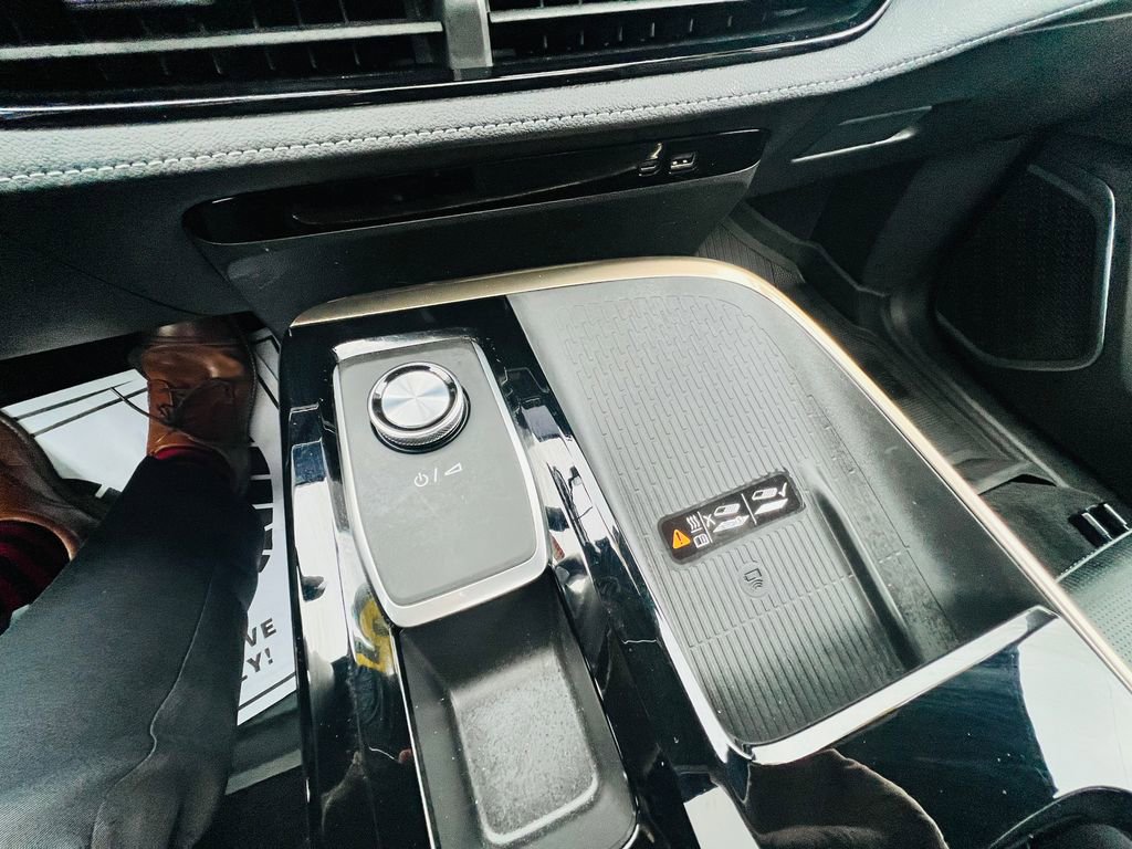 Used 2025 Buick Enclave Avenir w/ Super Cruise Package image 45