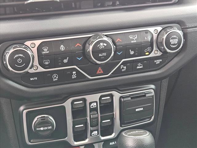 Used 2024 Jeep Gladiator Mojave w/ Safety Group AWD/4WD image 18