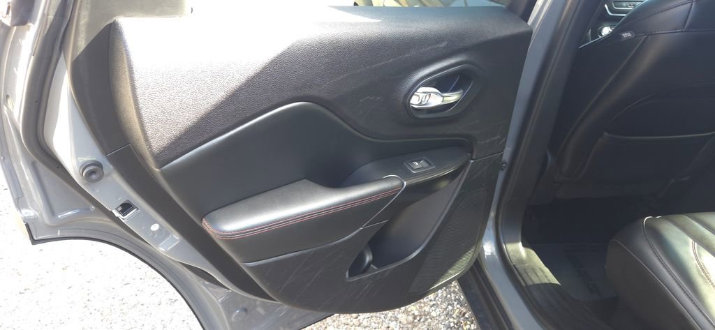 Used 2019 Jeep Cherokee Trailhawk w/ Cold Weather Group image 14