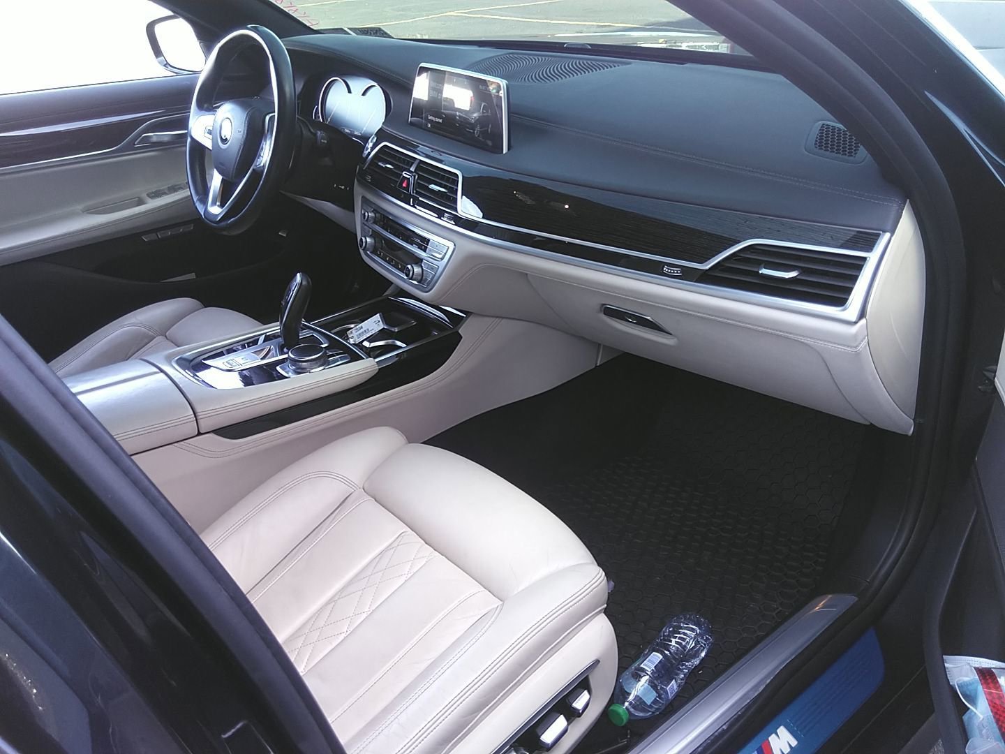 Used 2016 BMW 740i image 14