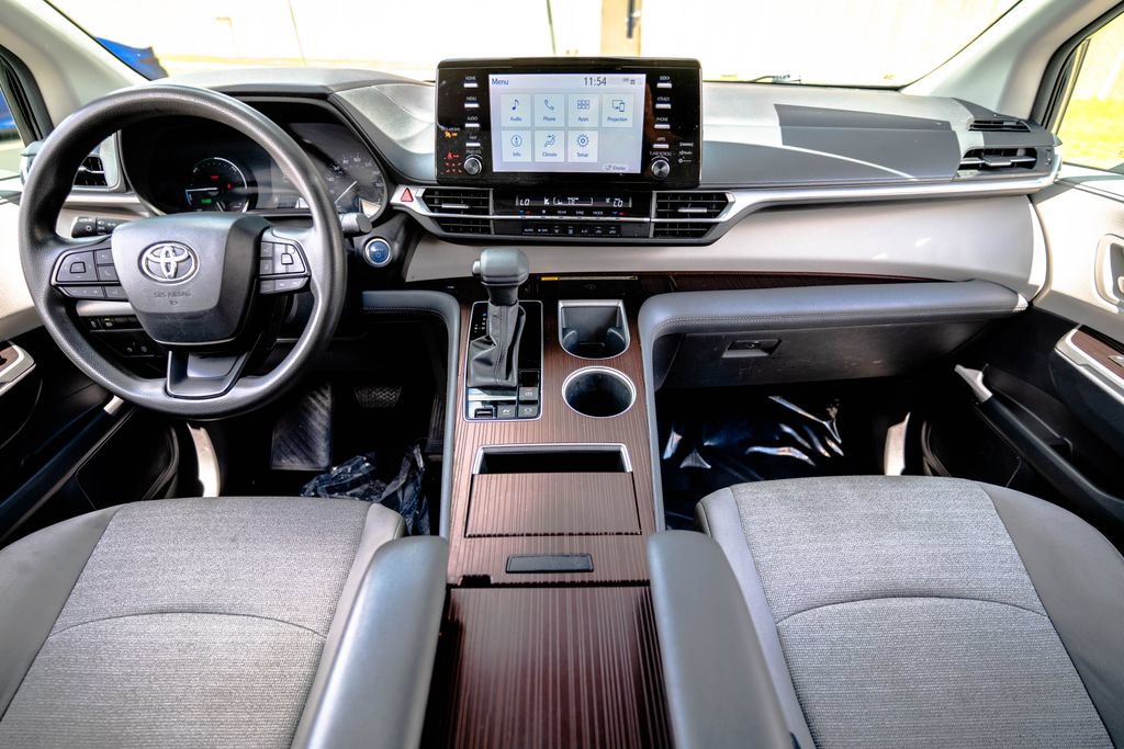 Used 2024 Toyota Sienna LE w/ LE Plus Package AWD/4WD image 14