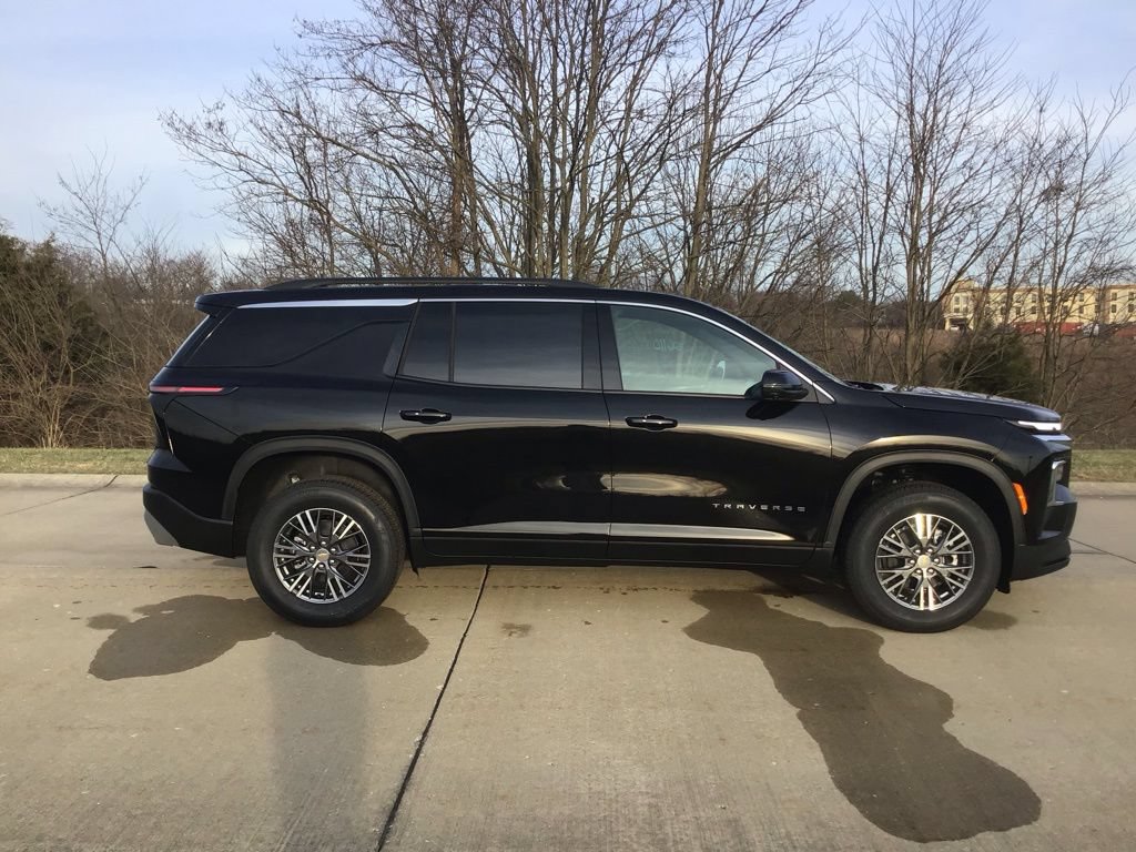 New 2026 Chevrolet Traverse LT w/ Driver Confidence Package FWD image 2