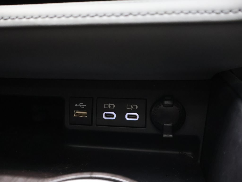 Used 2024 Toyota Highlander Limited FWD image 28