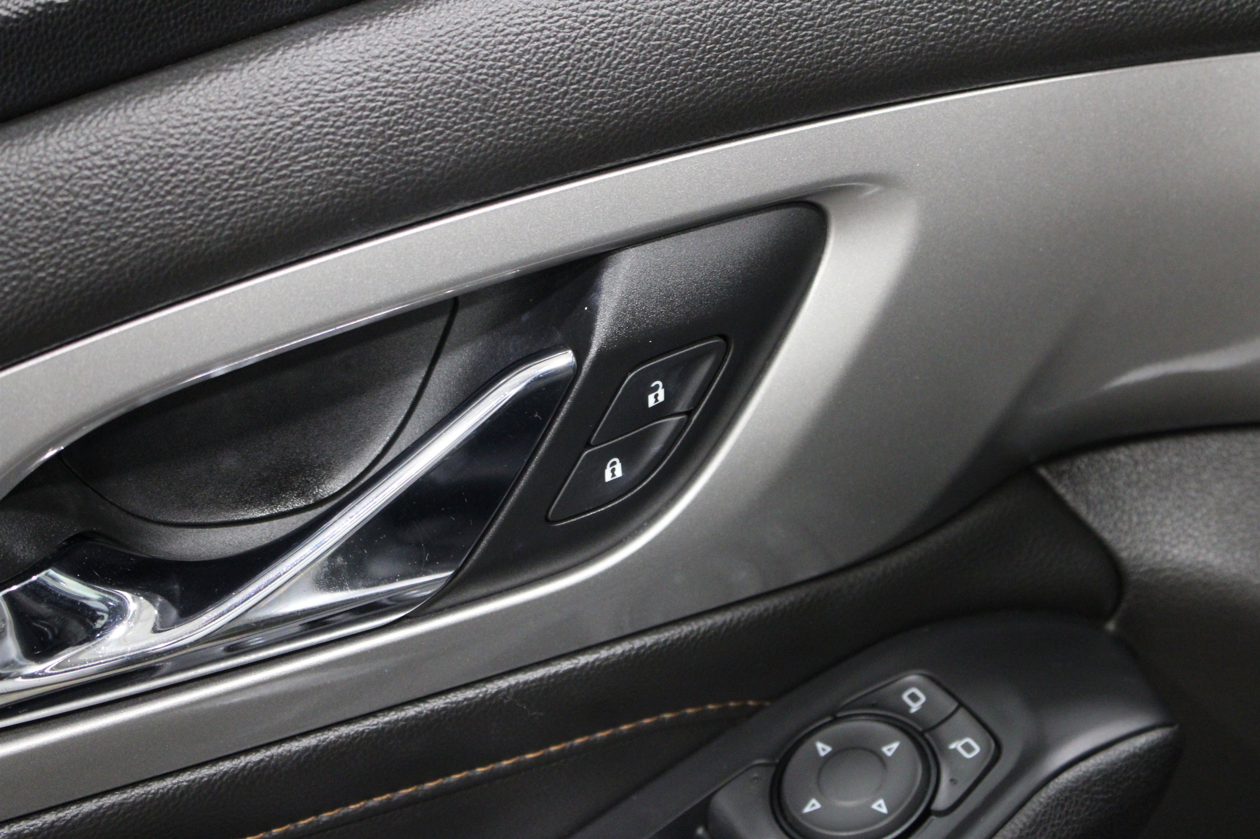Used 2018 Chevrolet Traverse LS FWD image 8