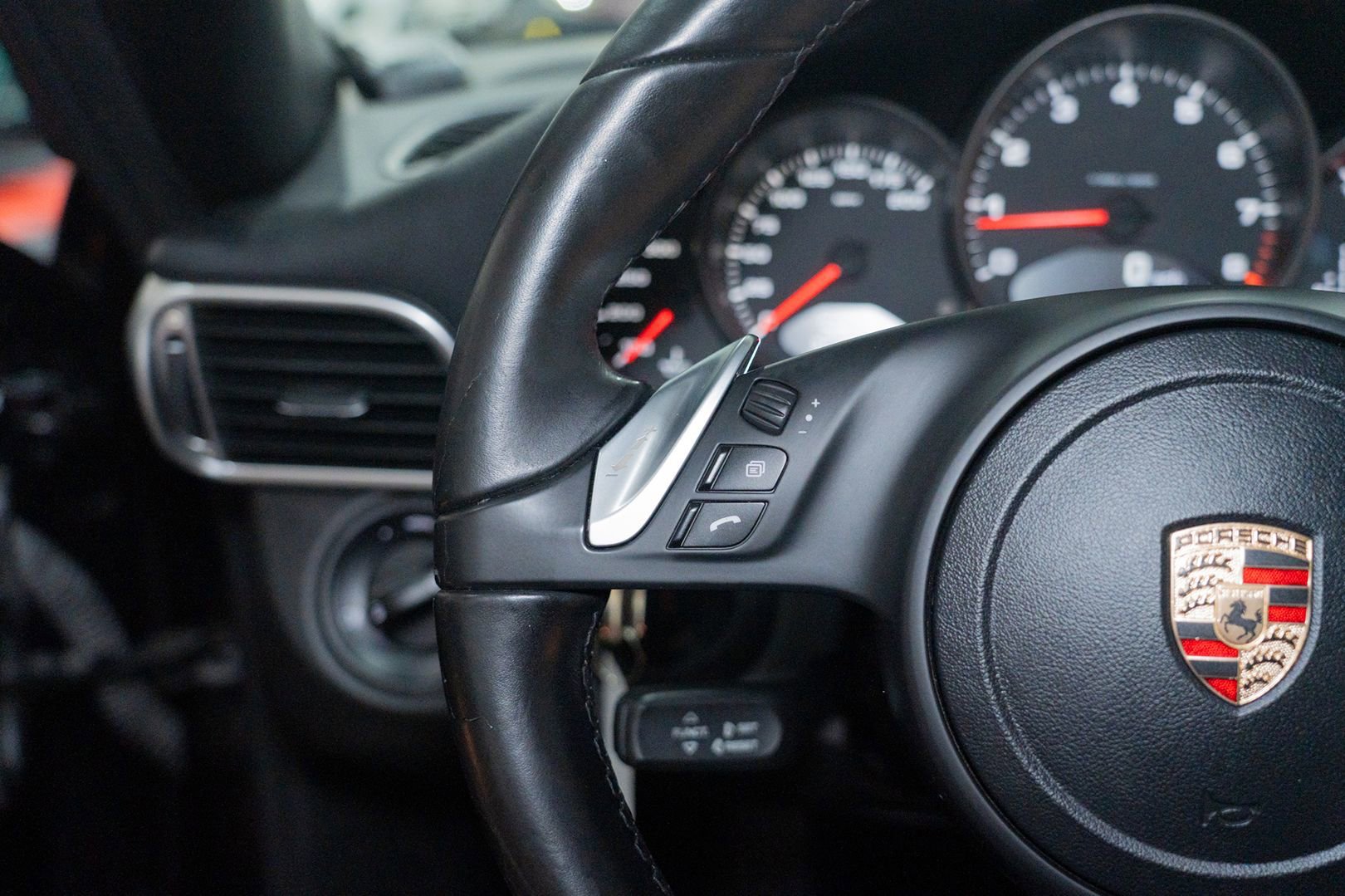 Used 2012 Porsche 911 Carrera RWD image 38