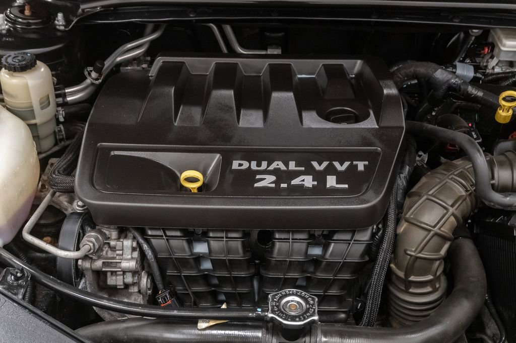Used 2014 Dodge Avenger SE FWD image 4