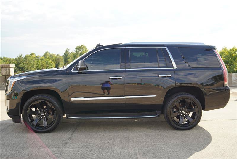 Used 2017 Cadillac Escalade Luxury AWD/4WD image 3