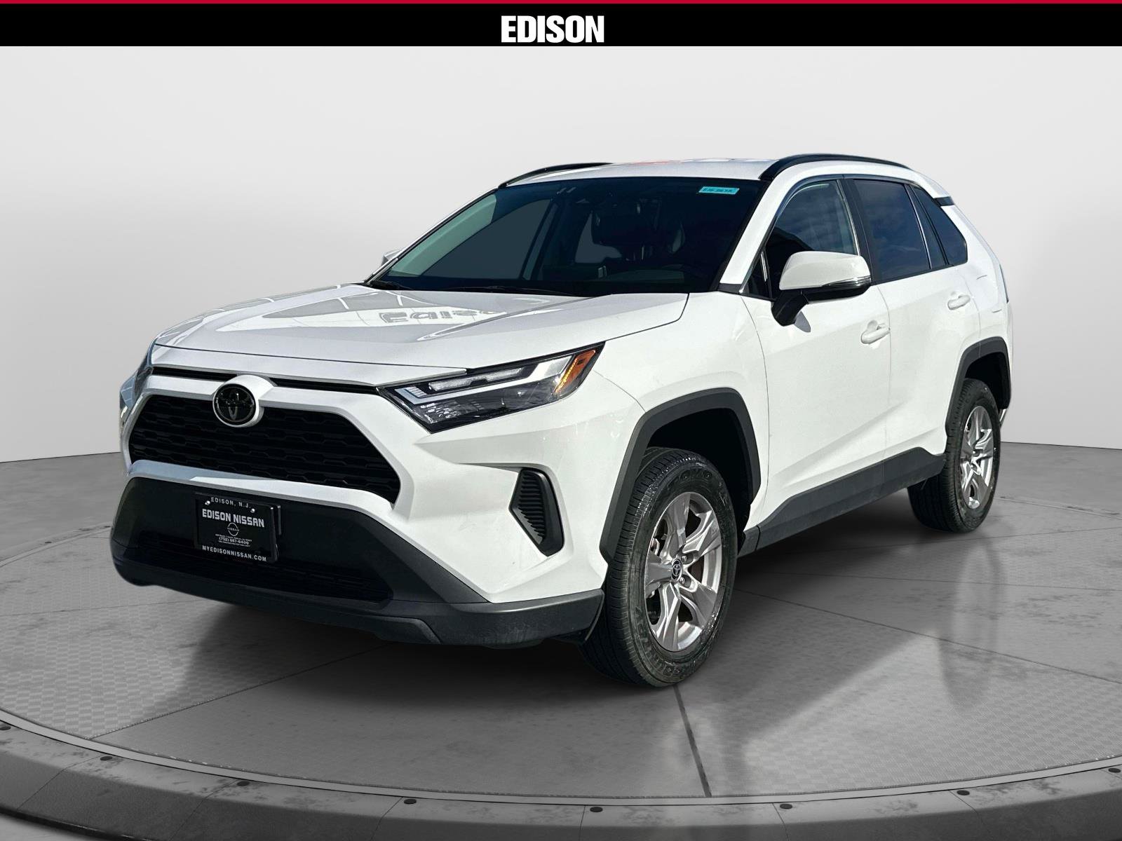 Used 2025 Toyota RAV4 XLE AWD/4WD image 2