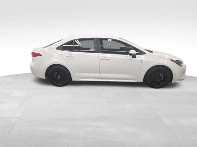 Used 2021 Toyota Corolla LE image 6