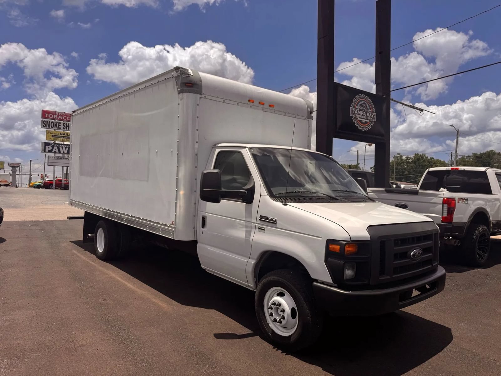 Used 2014 Ford E-350 and Econoline 350 Super Duty RWD image 3