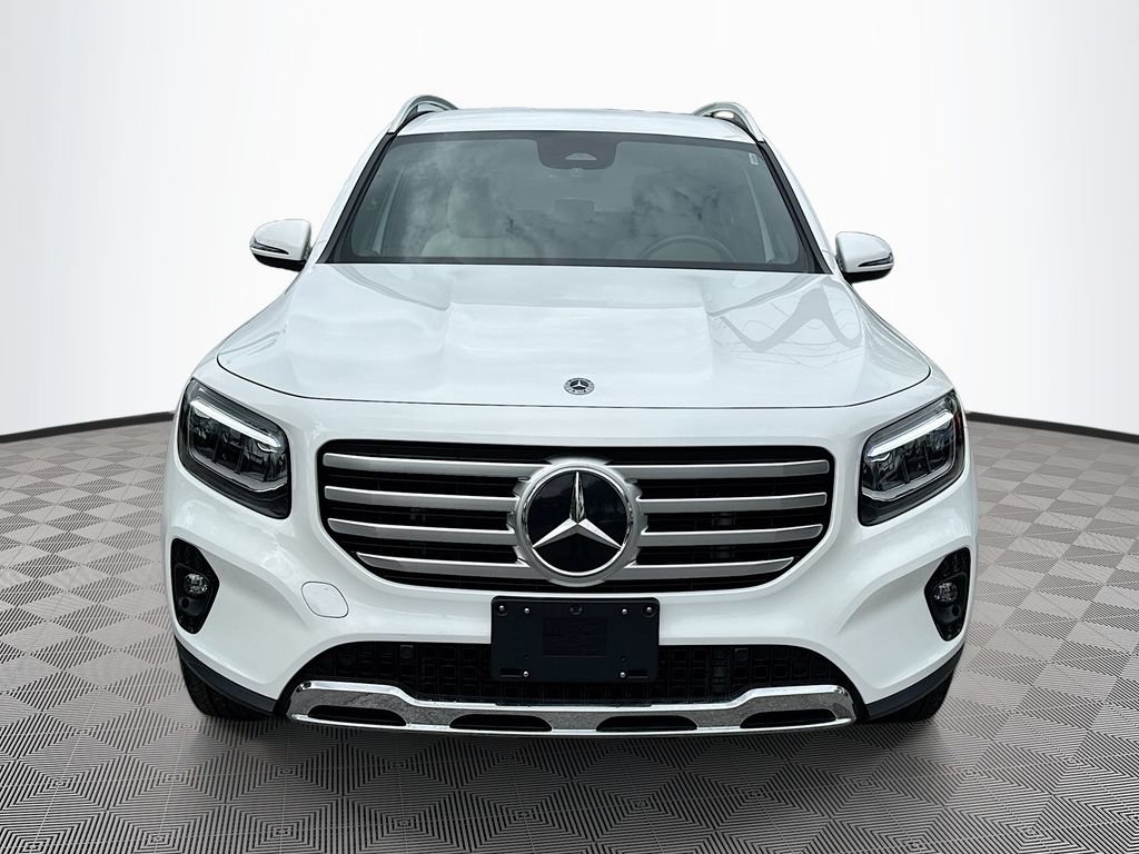 Used 2025 Mercedes-Benz GLB 250 4MATIC image 2