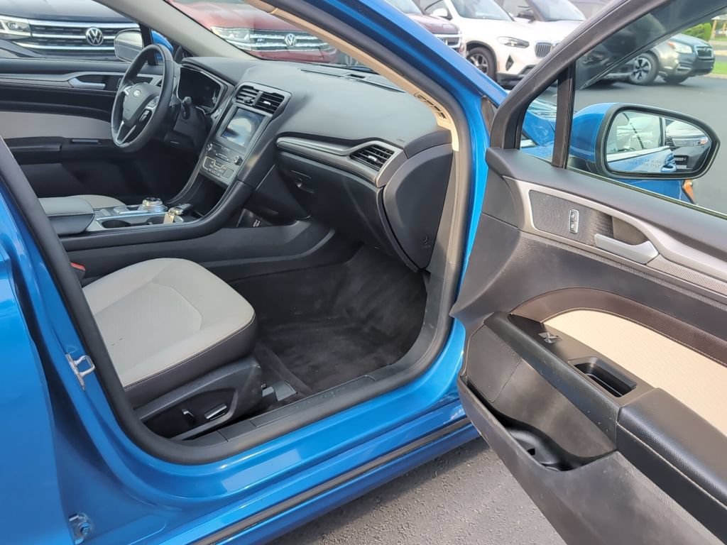Used 2019 Ford Fusion SE w/ Equipment Group 151A FWD image 6