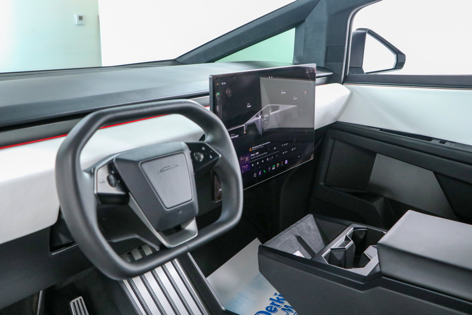 Used 2024 Tesla Cybertruck AWD Crew Cab image 20