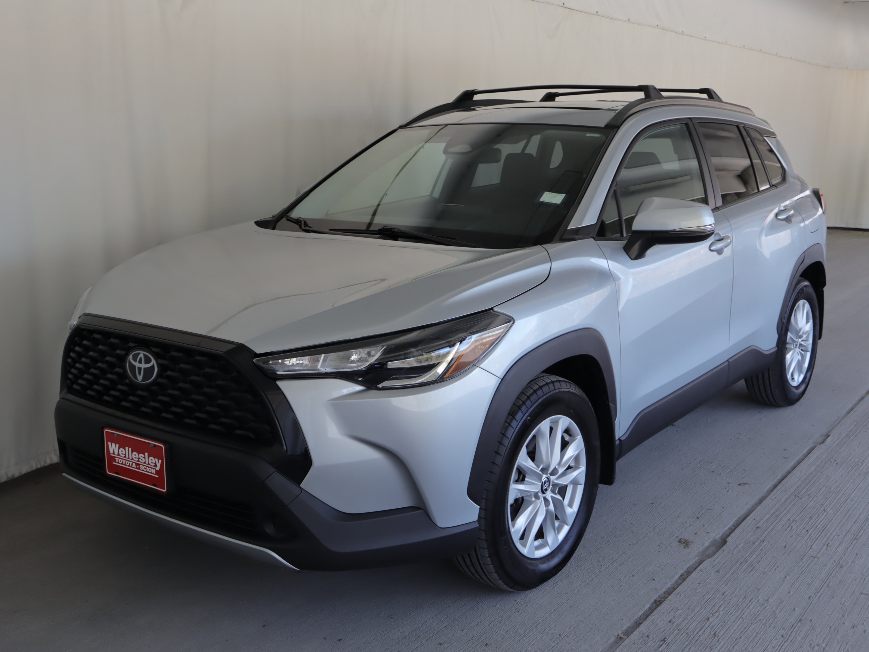 Used 2023 Toyota Corolla Cross LE w/ Moonroof Package image 23