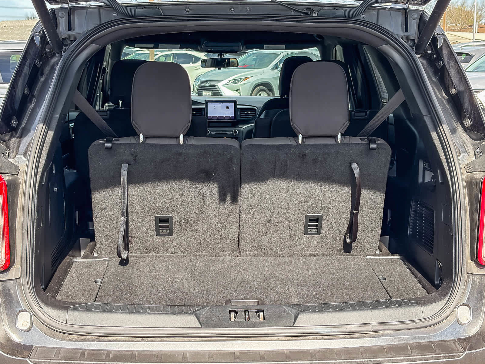 Used 2020 Ford Explorer XLT image 25