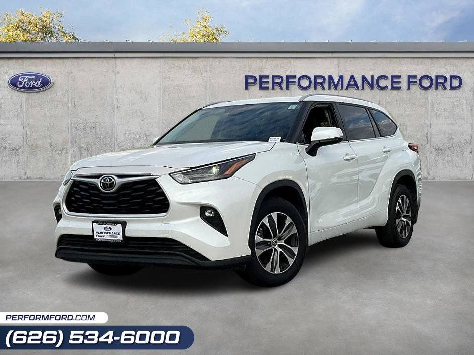 Used 2023 Toyota Highlander XLE