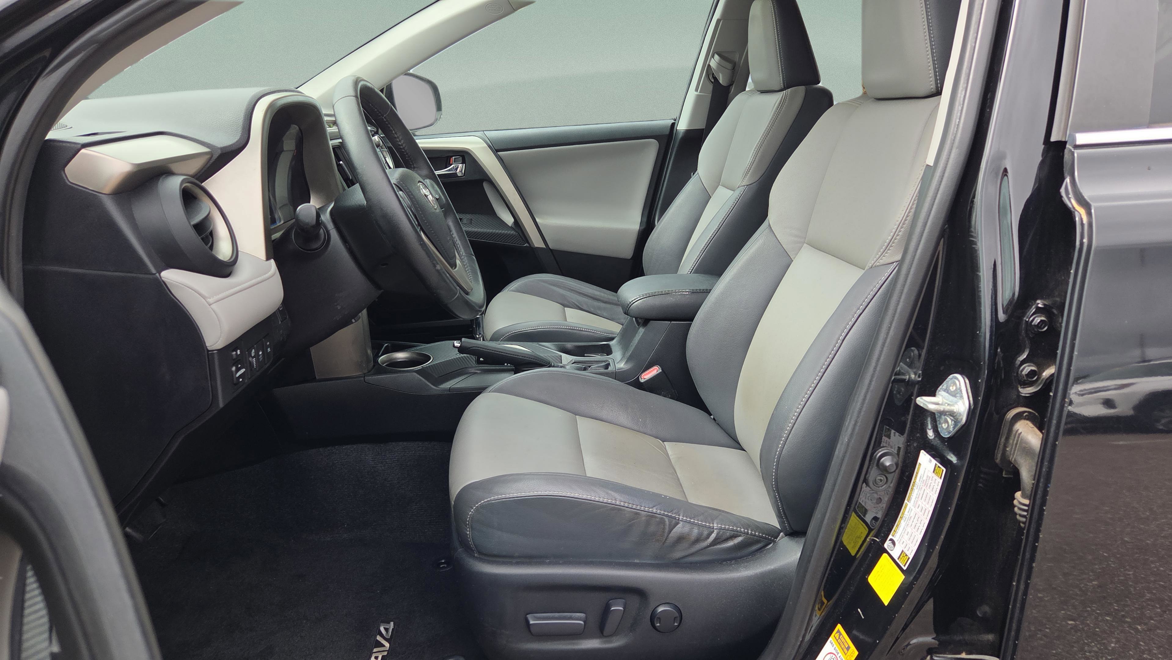 Used 2015 Toyota RAV4 Limited image 10