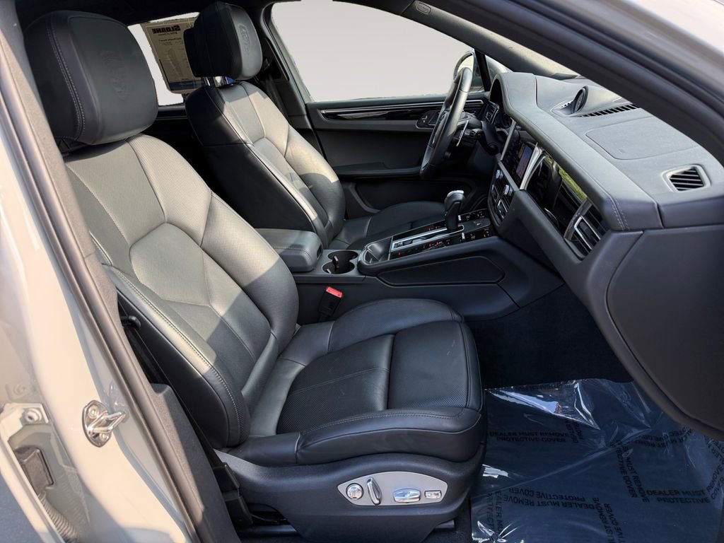 Used 2023 Porsche Macan Turbo AWD/4WD image 15
