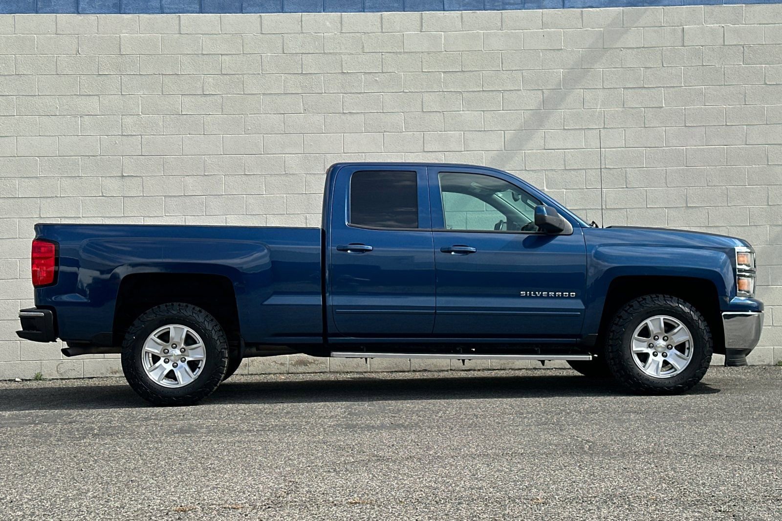 Used 2015 Chevrolet Silverado 1500 LT RWD image 3