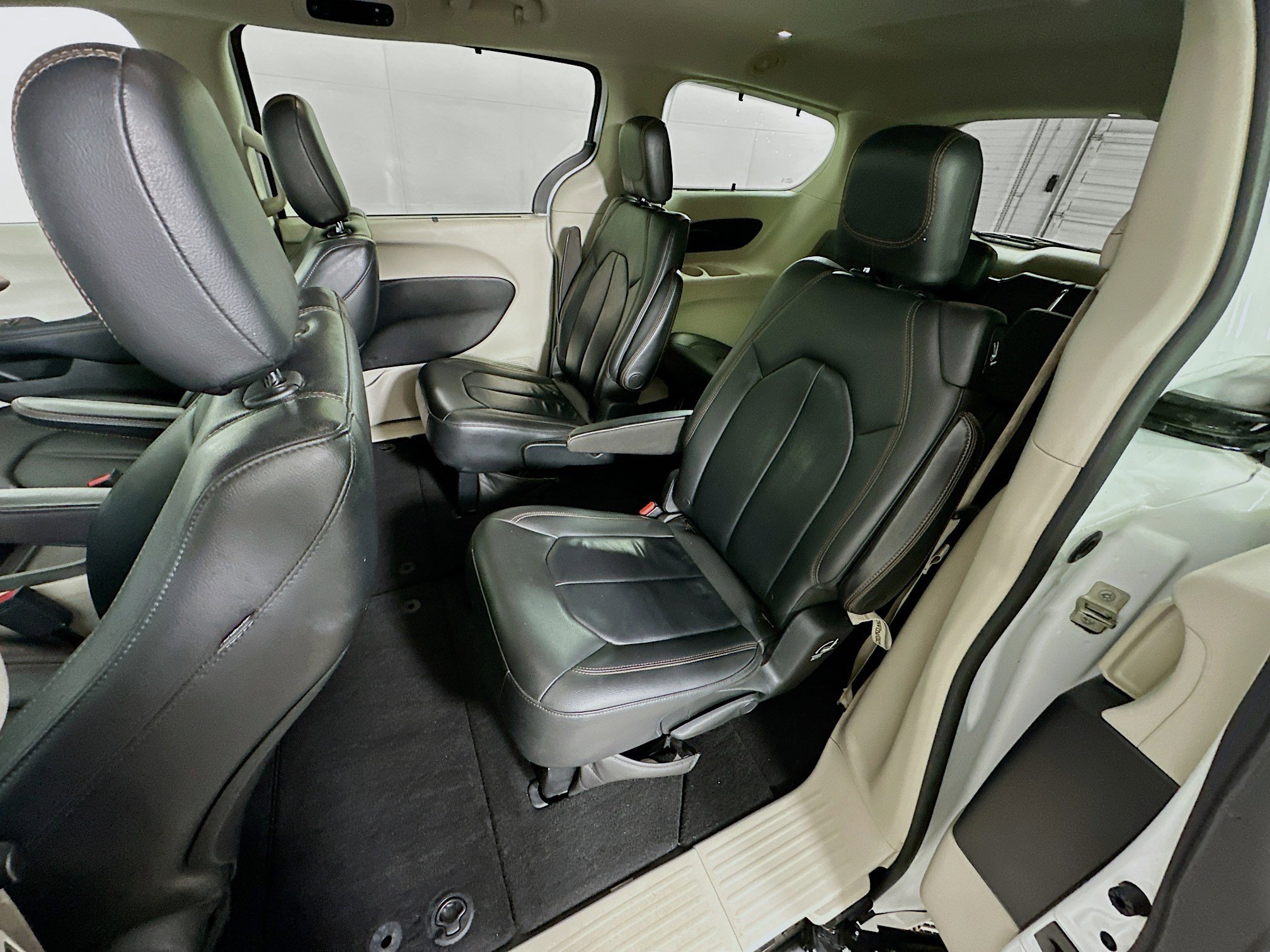 Used 2017 Chrysler Pacifica Touring-L w/ Tire & Wheel Group image 28