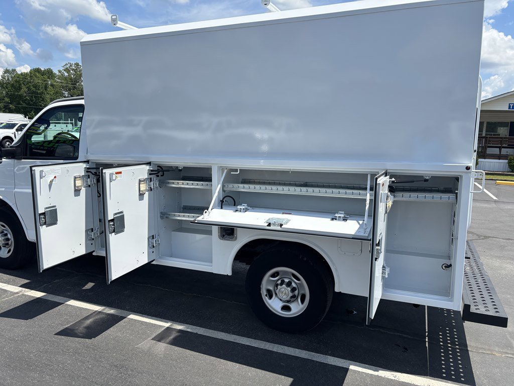 Used 2023 Chevrolet Express 3500 w/ Power Convenience Package image 9