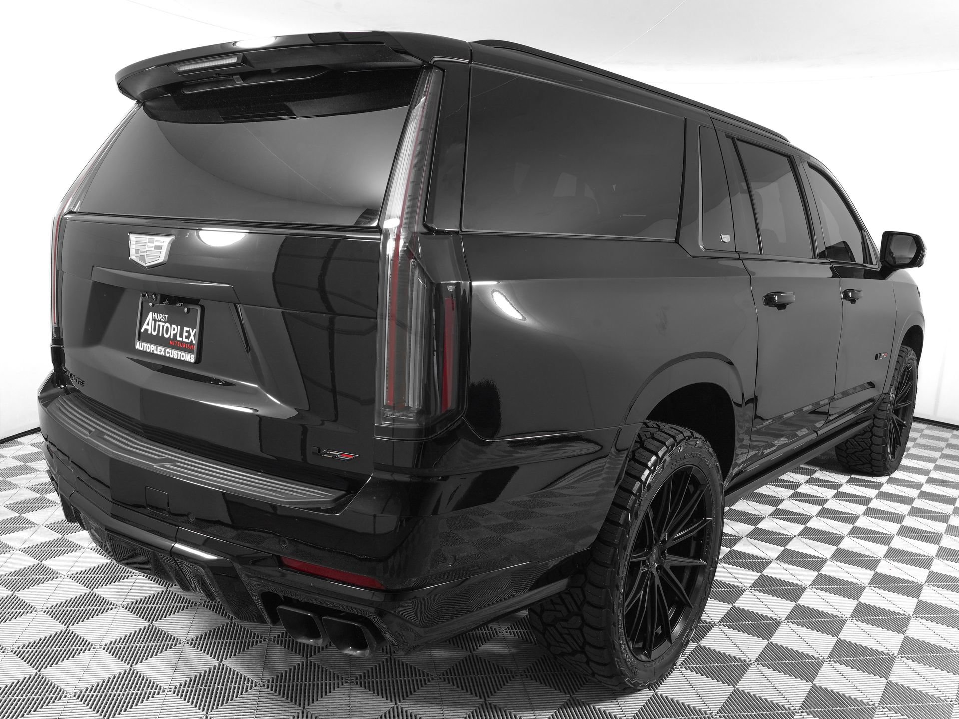 Used 2026 Cadillac Escalade ESV V w/ LPO, ONYX Package AWD/4WD image 5