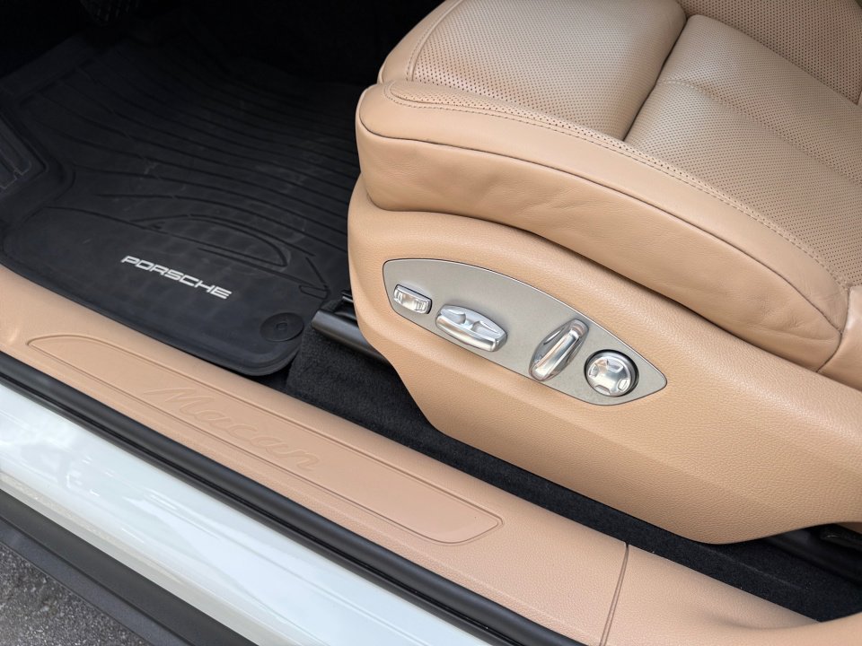 Certified 2023 Porsche Macan image 25