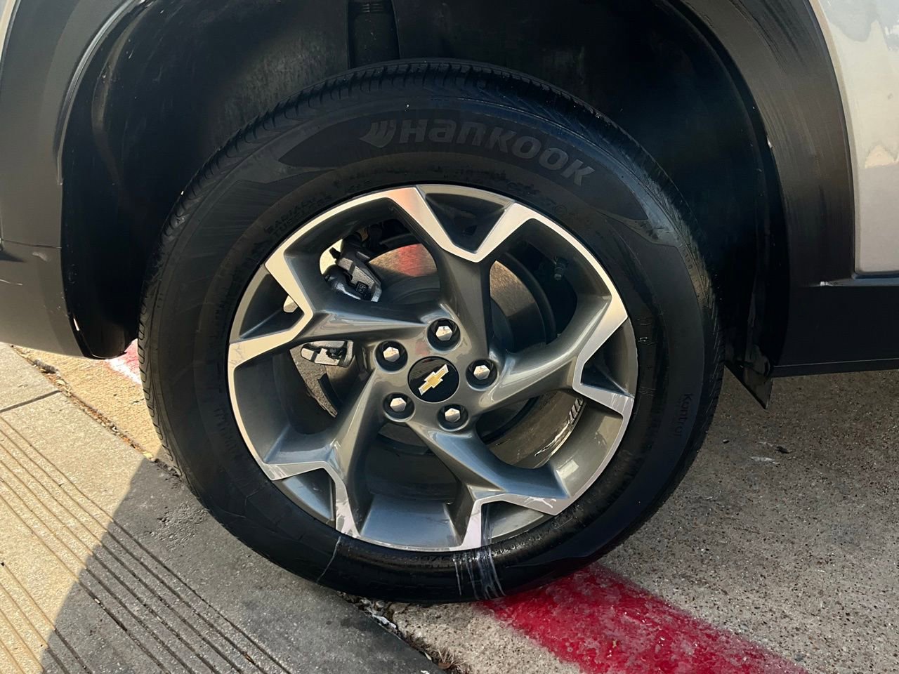 Used 2025 Chevrolet Trax LT image 9