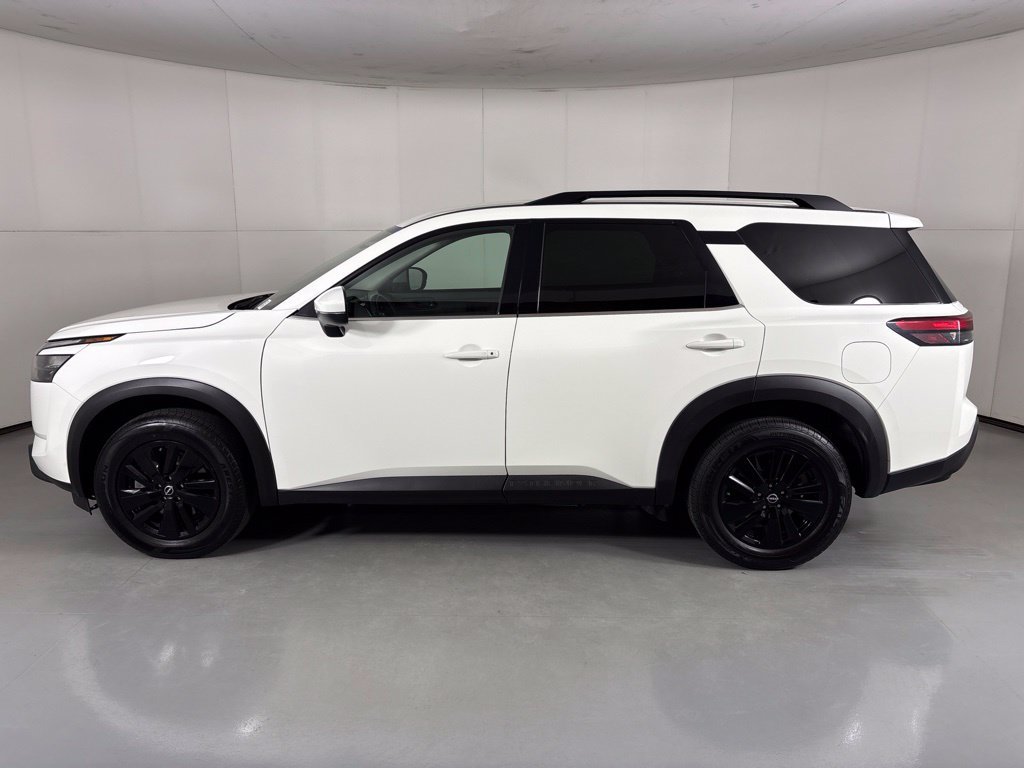 Used 2025 Nissan Pathfinder SV FWD image 5
