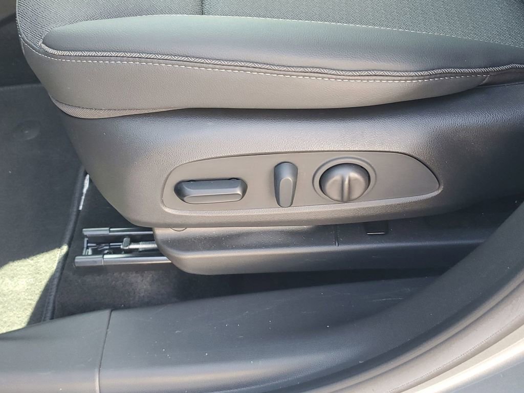 Used 2023 Buick Encore GX Select image 29