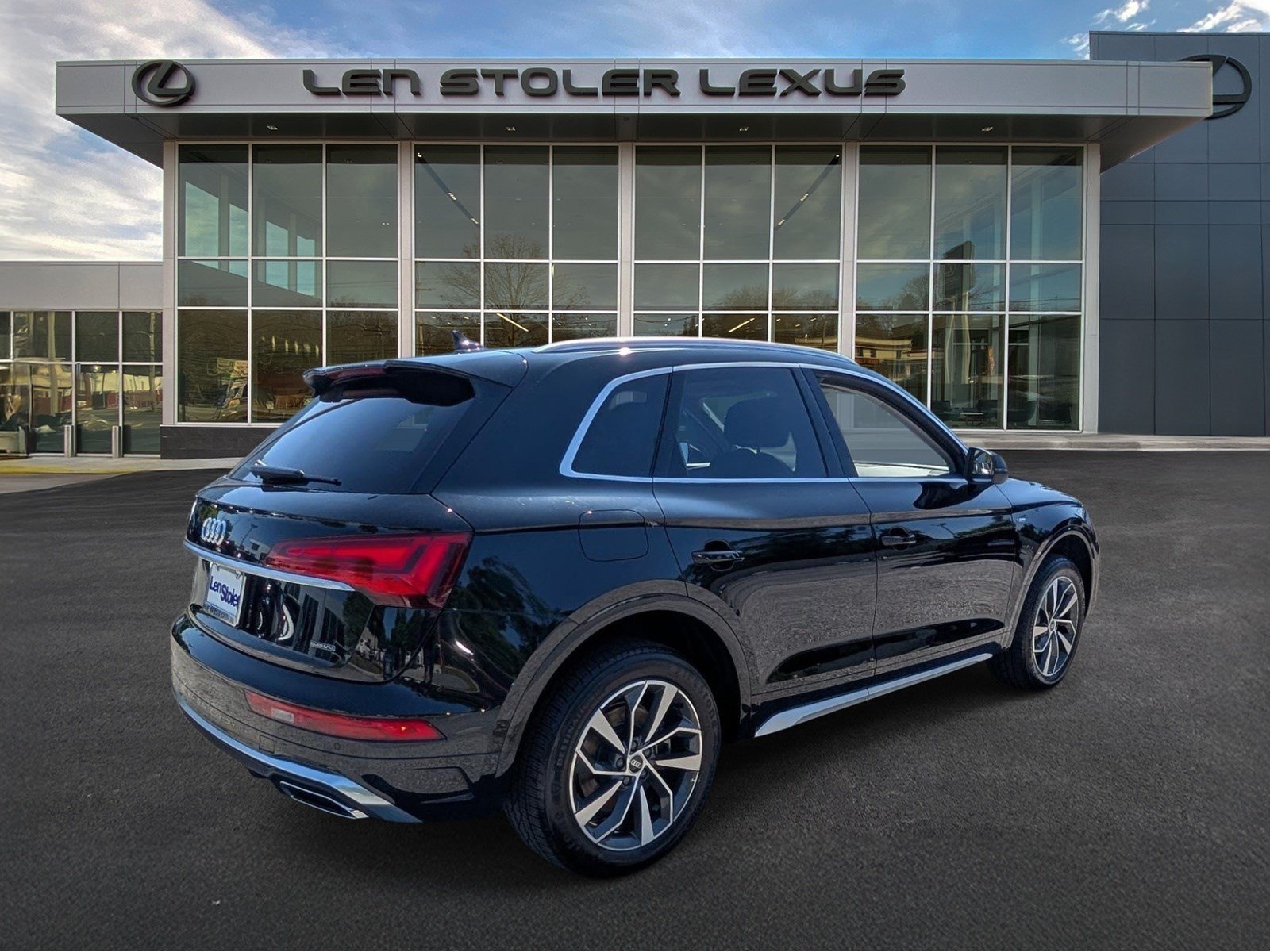 Used 2023 Audi Q5 2.0T Premium Plus w/ Premium Plus Package AWD/4WD image 3