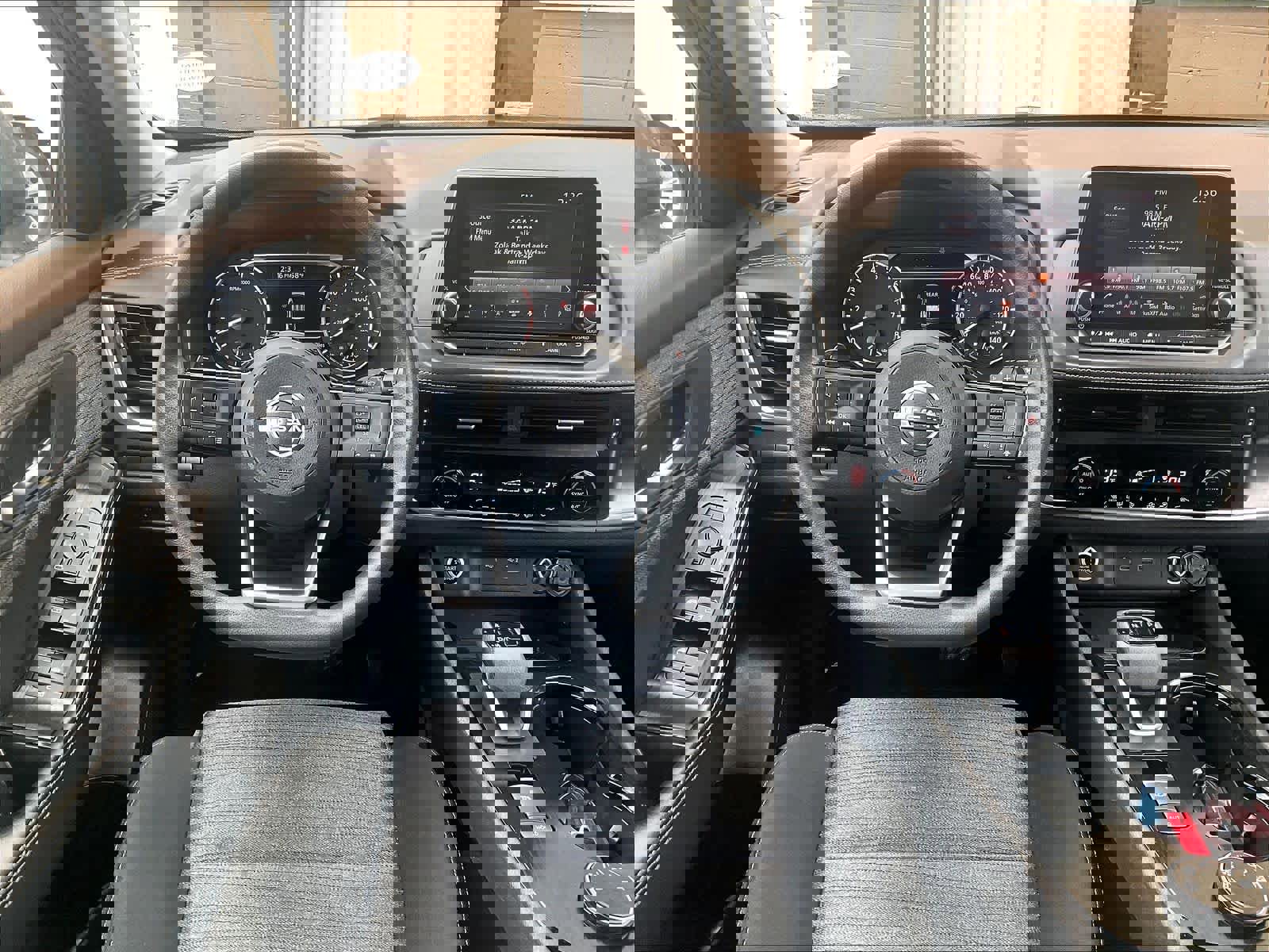 Used 2023 Nissan Rogue SV image 17