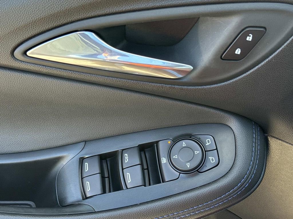 Certified 2025 Buick Encore GX Sport Touring image 21