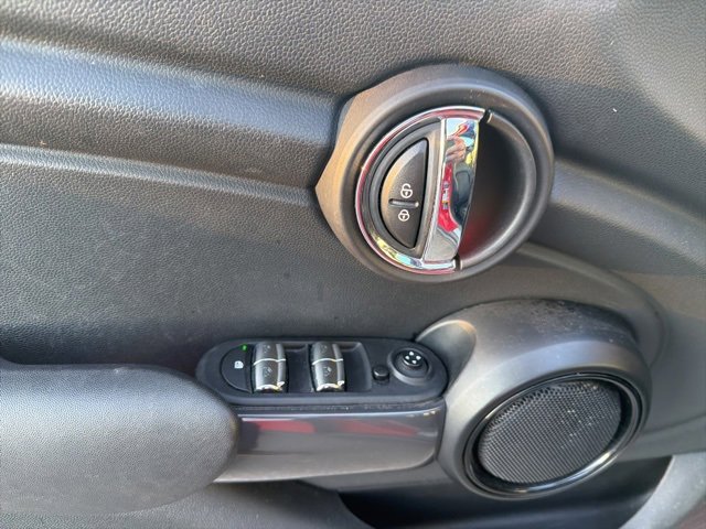 Used 2021 MINI Cooper 4-Door Hardtop w/ Storage Package image 36