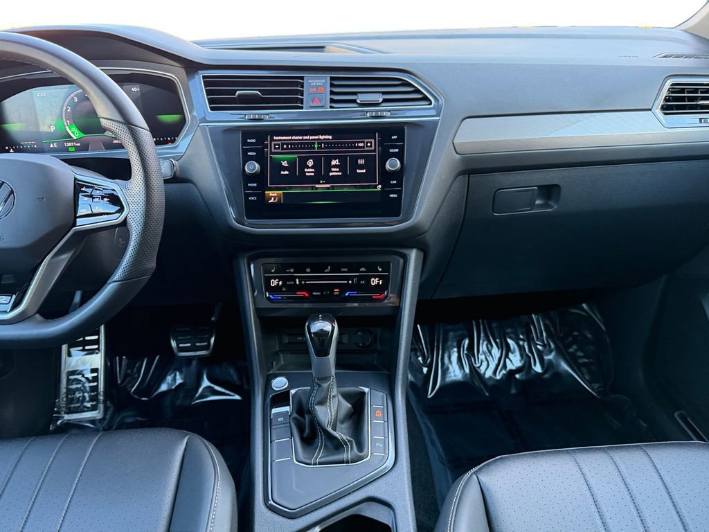 Used 2024 Volkswagen Tiguan SE R-Line image 11