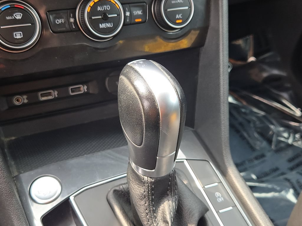 Used 2018 Volkswagen Tiguan SE FWD image 12