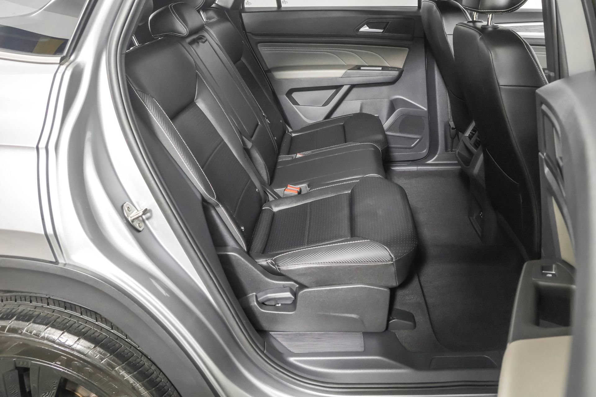 Used 2022 Volkswagen Atlas Cross Sport SE AWD/4WD image 39