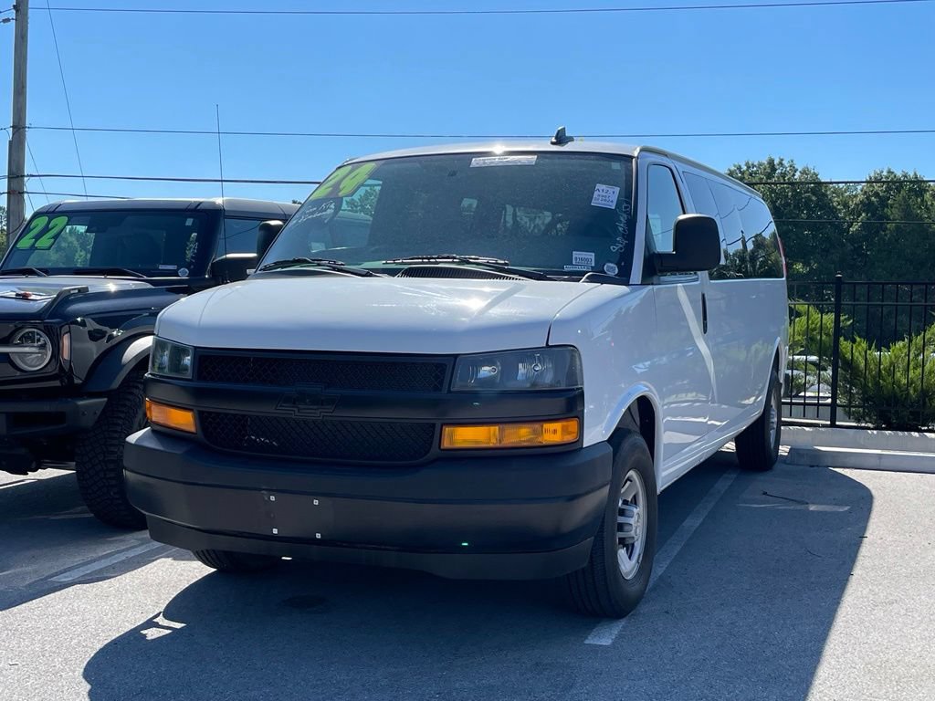 Used 2024 Chevrolet Express 3500 LS RWD image 3